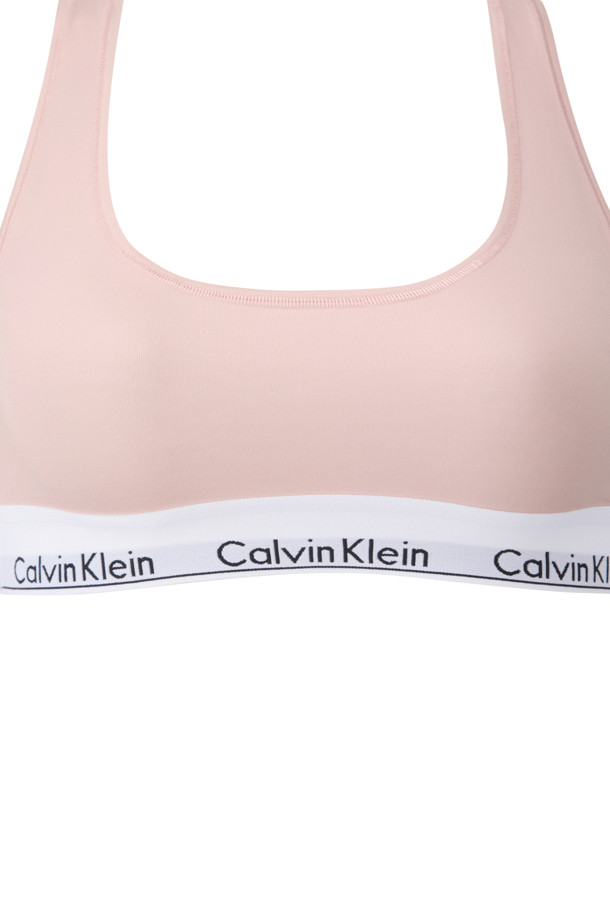 언라인드 브라렛 - 님프스 타이. 레이서백 디자인으로 편안함을 더한 여성 브라렛입니다. 핑크 컬러에 심리스 기법을 적용하여 매끄러운 착용감을 선사합니다. 집콕룩 또는 미니멀, 캐주얼 스타일 연출에 적합하며, 캘빈클라인 시그니처 언더밴드와 부드러운 컵 디자인이 특징입니다. 사계절 내내 활용 가능한 단품 상품입니다.
