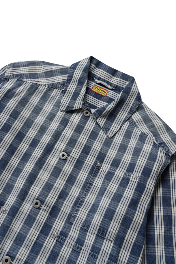 WORK 재킷 - 인디고 워크 재킷은 남성용으로, 봄, 가을에 입기 좋은 데님 소재의 아우터입니다. 캐주얼, 워크웨어, 미니멀 스타일을 아우르는 디자인으로, 체크 패턴과 레귤러핏이 특징입니다. 크롭 기장에 긴 소매, 버튼 여밈 방식이며, 체인 스티치 백 로고와 버튼 각인 디테일이 돋보입니다. 동네 마실룩, 가을 나들이룩에 적합한 워크웨어 스타일의 재킷입니다.
