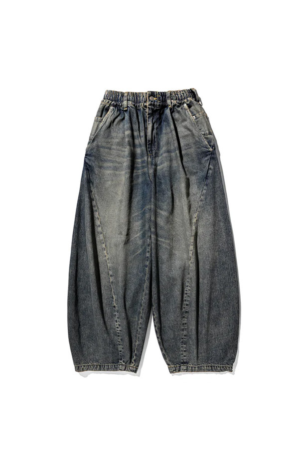 (CLESSTE) 빈티지 데님 셀비지 매시브 트위스트 팬츠 - 빈티지 인디고는 남성용 데님 팬츠입니다. 빈티지 인디고 컬러의 무지 디자인으로, 봄, 가을에 어울리는 두꺼운 두께감의 와이드 핏 긴바지입니다. 셀비지 디테일과 빈티지 워싱으로 빈티지 및 캐주얼 스타일을 연출하며, 루즈핏으로 편안한 착용감을 선사합니다. 데이트룩과 캠핑룩, 캐주얼 및 미니멀 스타일 연출에 적합합니다.
