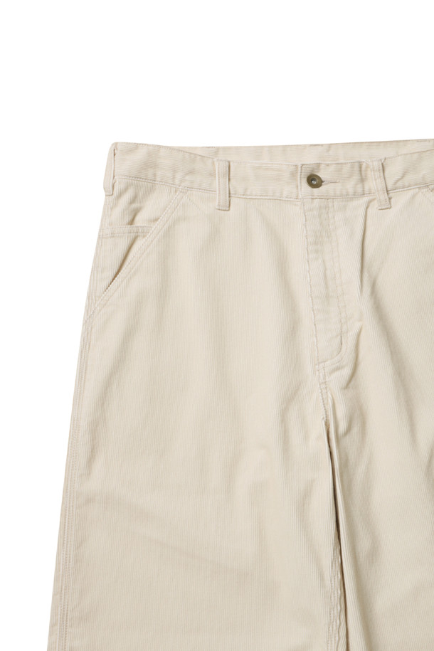 (NANAMICA) 코듀로이 도크 팬츠 - 오프 화이트는 캐주얼, 미니멀, 클래식 스타일을 아우르는 남성용 코듀로이 팬츠입니다. 가을, 겨울 시즌에 적합하며, 두꺼운 두께감의 면, 폴리에스테르, 코듀로이 혼방 소재로 제작되었습니다. 레귤러핏 디자인에 무지 패턴, 지퍼 여밈과 드로스트링 밴딩 디테일이 특징입니다. 출근룩과 모임룩 등 다양한 TPO에 활용할 수 있으며, 오프 화이트 컬러가 부드러운 인상을 줍니다.
