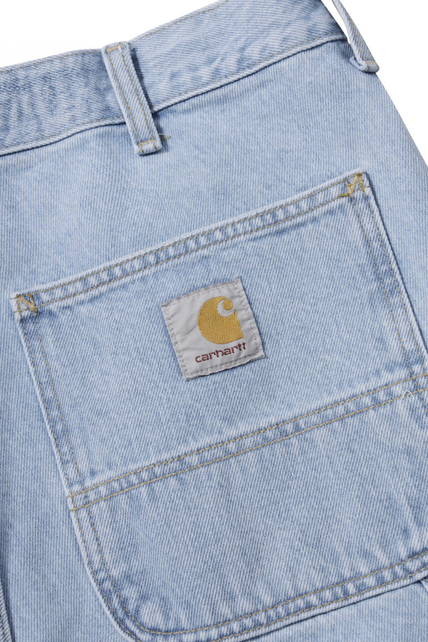 더블 무릎 숏 - 블루 (헤비 스톤 워싱)은 캐주얼과 워크웨어 스타일을 넘나드는 남성용 반바지입니다. 여름철 일상복으로 적합하며, 동네 마실룩, 휴가룩, 바캉스룩 연출에 좋습니다. 레귤러핏 데님 반바지로, 두께감 있는 면 소재에 스톤 워싱 기법을 더해 빈티지한 멋을 살렸습니다. 더블 무릎, 툴 포켓, 해머 루프, 삼중 스티치 디테일이 워크웨어 무드를 강조합니다. 무지 디자인으로 어떤 상의와도 쉽게 매치하여 미니멀한 스타일을 완성할 수 있습니다.
