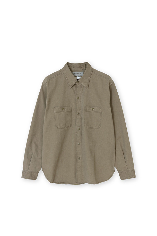 다크 베이지 색상의 WASHED WORK SHIRT (워시드 워크 셔츠)입니다. 면 소재로 제작되어 부드러운 촉감을 자랑하며, 사계절 내내 착용하기 좋습니다. 스탠다드 핏에 레귤러 기장으로, 베이직하면서 빈티지한 스타일을 연출합니다. 가슴 포켓, 캣아이 버튼, 스티치 디테일이 특징이며, 트윌 바이오 워싱, 가먼트 워싱, 후워싱 공법으로 내구성을 높였습니다. 출근룩, 비즈니스 캐주얼, 클래식, 미니멀, 워크웨어 스타일을 즐겨 입는 분들께 추천합니다.
