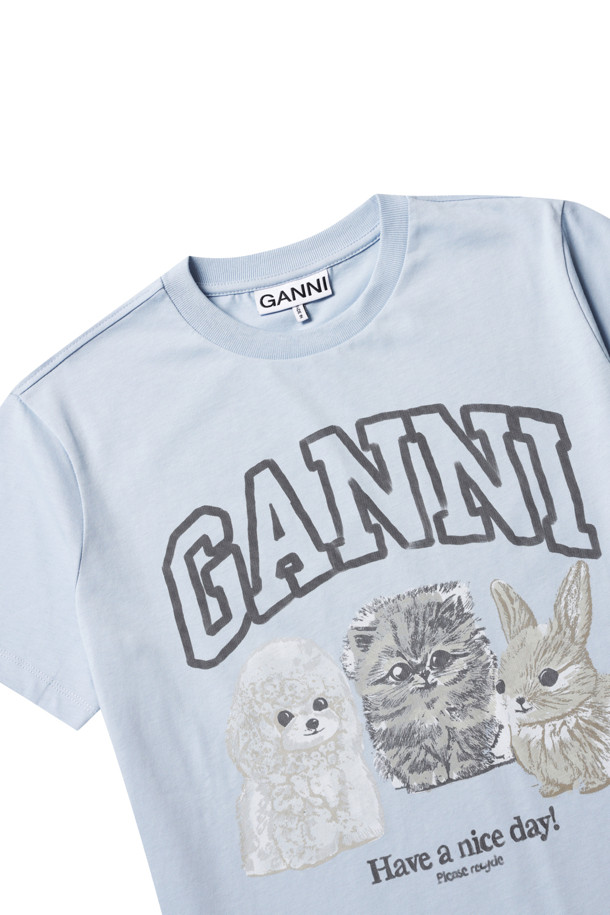 베이직 코튼 저지 애니멀 릴렉스 티셔츠 - 샹브레이 블루는 부드러운 면 저지 소재로 제작되어 편안한 착용감을 선사합니다. 라운드넥 디자인에 릴렉스 핏으로 제작되어 캐주얼하고 편안한 스타일을 연출합니다. 봄, 여름 시즌에 어울리는 얇은 두께감으로 시원하게 착용할 수 있으며, 동물을 모티브로 한 귀여운 그래픽 프린트가 특징입니다. 동네 마실룩이나 봄 소풍룩으로 활용하기 좋은 아이템이며, 미니멀한 스타일을 선호하는 분들께 추천합니다. 샹브레이 블루 컬러로 시원하고 산뜻한 느낌을 더했습니다.
