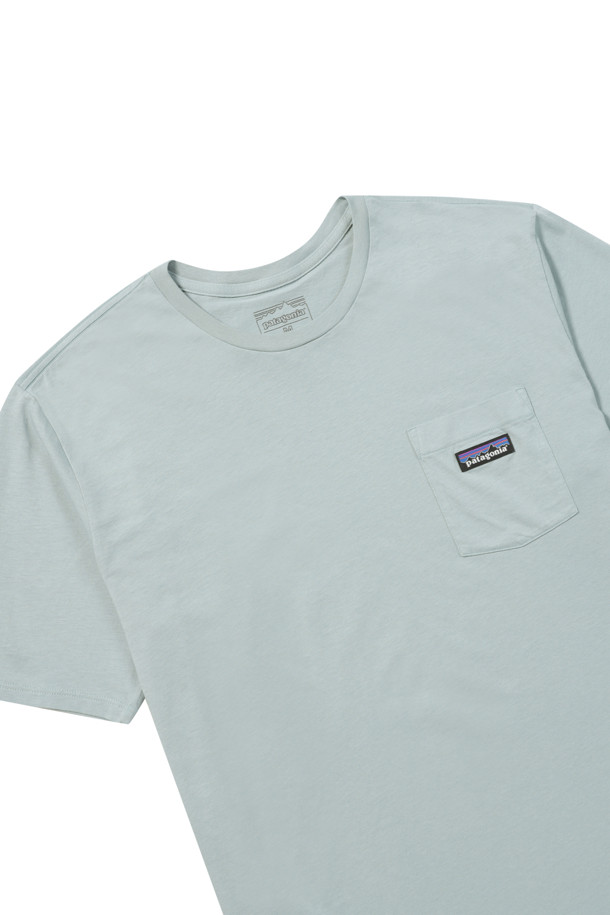 "Mens Daily Pocket Tee - Thermal Blue"는 부드러운 면 소재로 제작되어 봄과 여름에 시원하게 입기 좋은 반소매 티셔츠입니다. 레귤러 핏과 크루넥 디자인으로 베이직하고 캐주얼한 스타일을 연출하며, 얇은 두께감으로 편안한 착용감을 선사합니다. 왼쪽 가슴의 패치 포켓이 디자인의 포인트를 더하는 데일리 아이템입니다.
