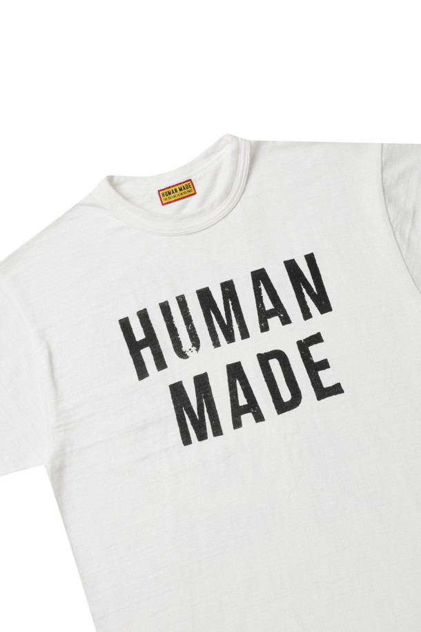 그래픽 티셔츠 -HM29TE002 화이트입니다. 남성용으로, 봄, 여름에 착용하기 좋은 캐주얼 스타일의 반소매 티셔츠입니다. 슬러브 원단을 사용하여 부드러운 촉감을 제공하며, 앞뒤 그래픽과 워싱 가공으로 디자인 포인트를 더했습니다. 레귤러 핏에 라운드넥으로 편안하게 착용 가능하며, 일상생활과 여행 시에도 활용하기 좋습니다. 미니멀한 스타일을 선호하는 분들께 추천합니다.
