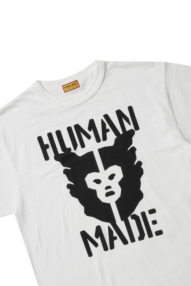 HM29TE009 화이트 그래픽 티셔츠는 남녀 공용으로, 봄, 여름 시즌에 활용하기 좋은 반소매 얇은 티셔츠입니다. 부드러운 촉감의 면 소재로 제작되어 편안한 착용감을 선사하며, 레귤러 핏으로 제작되어 어떤 스타일에도 쉽게 매치할 수 있습니다. 슬러브 원단에 워싱 가공을 더해 빈티지한 멋을 살렸으며, 라운드넥 디자인으로 깔끔한 느낌을 줍니다. 캐주얼, 스트릿, 미니멀 스타일을 즐겨 입는 분들께 추천하며, 동네 마실룩이나 산책룩에 활용하기 좋습니다.
