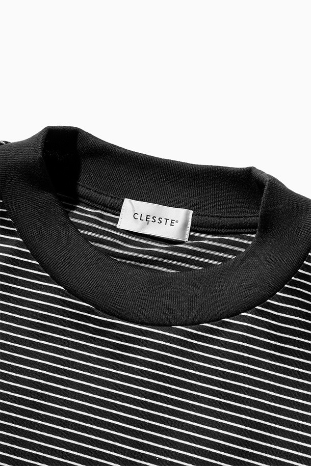 (CLESSTE) "C" 스트라이프 매시브 티셔츠 (블랙 X 화이트)는 남녀 모두 착용 가능한 캐주얼 및 스트릿 스타일의 오버핏 반소매 티셔츠입니다. 블랙과 화이트 컬러의 스트라이프 패턴이 돋보이며, 밑단 양쪽에 어저스터가 부착되어 사이즈 조절이 용이합니다. CLESSTE 시그니처 로고가 디자인되어 브랜드의 아이덴티티를 더합니다. 봄, 여름, 가을에 활용하기 좋은, 데일리룩에 포인트를 더해줄 아이템입니다. 미니멀한 스타일 연출에도 적합합니다.
