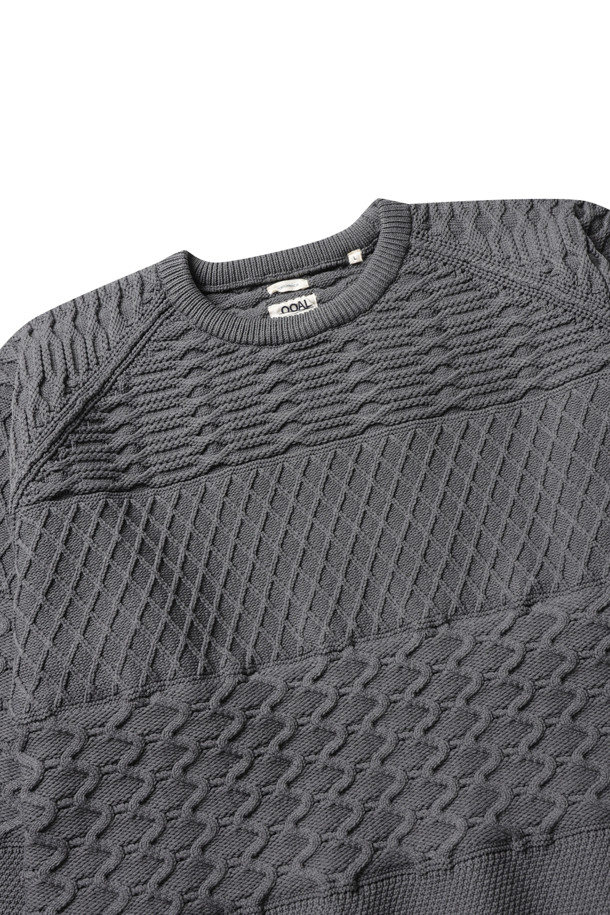 (NANAMICA) 크루넥 스웨터 - 헤더 그레이는 부드러운 촉감의 폴리에스테르 소재로 제작되어 편안한 착용감을 선사합니다. 라운드넥 디자인에 긴소매, 오버핏으로 제작되어 넉넉하고 자연스러운 핏을 연출합니다. 보카시 패턴의 헤더 그레이 컬러는 미니멀, 캐주얼, 클래식 스타일의 집콕룩과 산책룩에 모두 잘 어울립니다.
