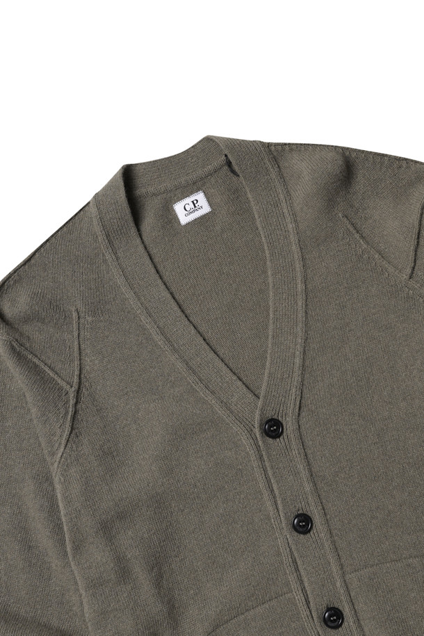 C.P COMPANY - 가디건 - (C.P. COMPANY) LAMBSWOOL GRS BUTTONED CARDIGAN - 17CMKN048A110149A WALNUT