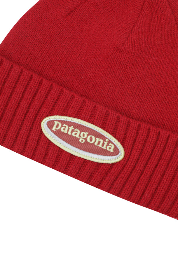 BRODEO 비니 - 오벌 로고: 아마니타 레드 비니는 캐주얼 및 미니멀 스타일을 추구하는 분들을 위한 모자입니다. 가을, 겨울 시즌에 어울리며, 부드러운 촉감과 두꺼운 두께로 보온성을 제공합니다. 혼방 소재로 제작되었으며, 6cm 립 니트 밑단과 로고 패턴 디자인이 특징입니다. 깊은 모자 깊이로 편안한 착용감을 선사하며, 데일리룩에 포인트를 더해줍니다. 남녀 공용으로 착용 가능하여 활용도가 높습니다.
