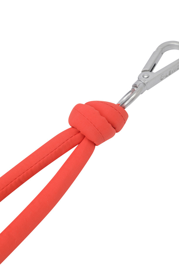 퍼피 키 체인 - 코랄은 동네 마실룩과 여행룩에 잘 어울리는 키링/키체인입니다. 비비드한 코랄 컬러가 돋보이며, 캐주얼, 미니멀, 클래식 스타일을 모두 소화합니다. 스카프 매듭 디자인으로 포인트를 더했으며, 키홀더 기능으로 실용성을 높였습니다. ONE SIZE로 제작되었으며, 부드러운 솔과 따뜻한 물로 세탁하여 깨끗하게 관리할 수 있습니다.
