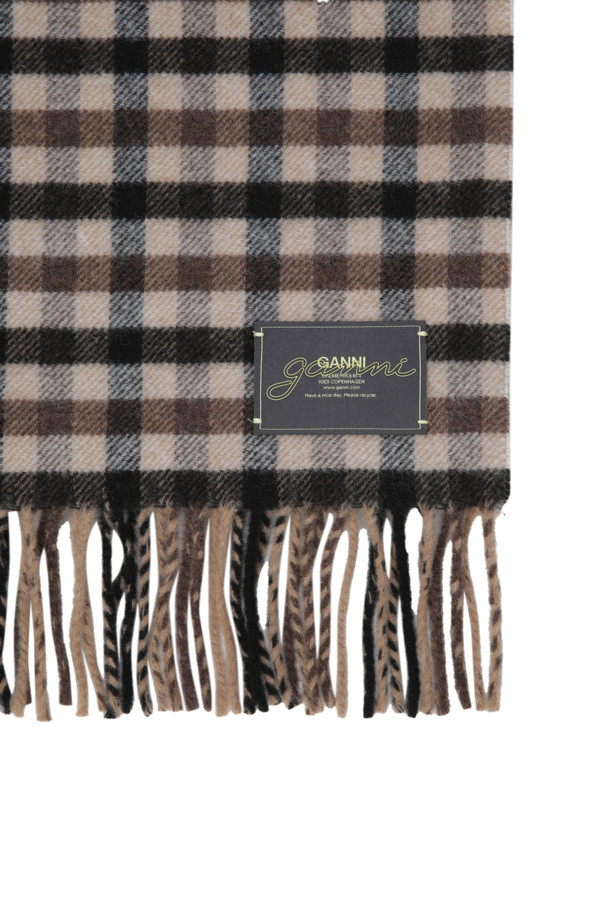 Graphic Wool Scarf - 시코리 커피는 가을, 겨울에 어울리는 울 소재 스카프입니다. 브라운과 베이지 컬러의 조합이 따뜻하고 부드러운 인상을 주며, 클래식한 체크 패턴과 프린지 디테일이 돋보입니다. 두꺼운 두께감과 부드러운 촉감으로 보온성을 높여 겨울철 데일리룩, 산책룩, 카페룩에 매치하기 좋습니다. 클래식, 미니멀, 캐주얼 스타일을 즐기는 분들께 추천합니다.
