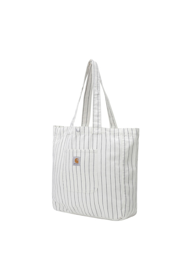 헨드리 토트 - 왁스 / 다크 네이비 (시튼 스트라이프)는 남성용 미디엄 사이즈 토트백입니다. 네이비 컬러의 코튼 소재로 제작되었으며, 사각 쉐입에 스트라이프 패턴으로 포인트를 주었습니다. 내부 포켓과 외부 포켓이 있어 수납이 용이하며, 지퍼형 잠금 방식으로 내용물을 안전하게 보관할 수 있습니다. 라벨과 스냅 버튼 디테일이 디자인의 완성도를 높이며, 안감 처리가 없는 중간 두께감으로 편안한 사용감을 제공합니다. 데이트룩, 쇼핑룩, 여행룩 등 다양한 TPO에 캐주얼, 클래식, 미니멀 스타일로 연출하기 좋습니다.
