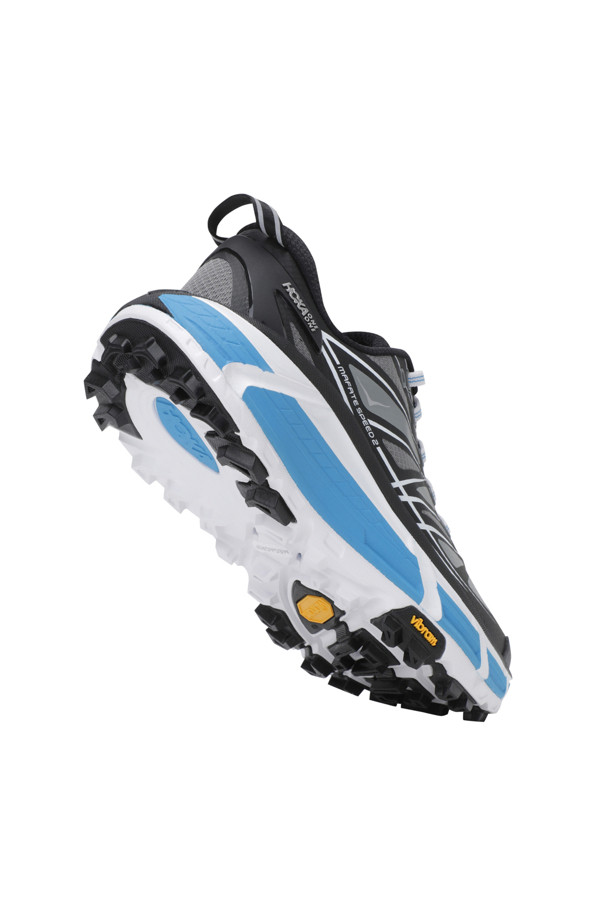 마페이 스피드 2 - 블랙 / 화이트는 남성용 운동화입니다. 라운드 앞코에 무지 패턴, 끈형 여밈, 로우탑 디자인으로 미니멀, 스포티, 캐주얼 스타일을 연출합니다. 합성 소재를 사용하여 사계절 활용 가능하며, 쿠셔닝과 메타로커가 적용되어 장거리 활동에 적합합니다. 비브람 메가-그립 밑창으로 접지력을 높였습니다.
