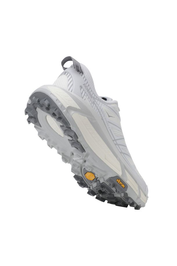 마파테 스피드 2 - 코스믹 그레이 / 알라바스터는 남성용 아웃도어, 하이킹, 일상 활동에 적합한 신발입니다. 회색과 화이트 컬러 조합의 무지 디자인으로, 사계절 모두 활용 가능한 실용적인 아이템입니다. 이 신발은 meta-rocker 기술을 사용하여 쿠셔닝을 강화했으며, Vibram Mega-Grip tread 밑창으로 접지력을 높여 장거리 및 장시간 활동에 적합합니다. 등산, 산책, 여행 시 고프코어, 캐주얼, 스포티 스타일을 연출할 수 있습니다. 굽 높이는 5mm입니다.
