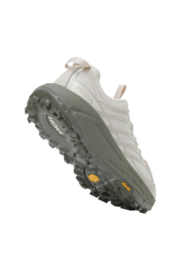 마페이트 쓰리2 - 오트밀 / 유칼립투스는 남성용 운동화입니다. 오트밀과 유칼립투스 색상의 조화가 돋보이며, 라운드 앞코 디자인과 끈으로 여미는 스타일입니다. 하이킹과 러닝에 적합하도록 제작되었으며, 사계절 모두 착용 가능합니다. 비브람 메가 그립 아웃솔과 EVA 미드솔을 사용하여 안정적인 접지력과 편안한 착용감을 제공합니다. 고프코어, 스포티, 미니멀 스타일을 즐기는 분들께 추천합니다. 러닝룩, 등산룩, 산책룩에 활용해보세요.
