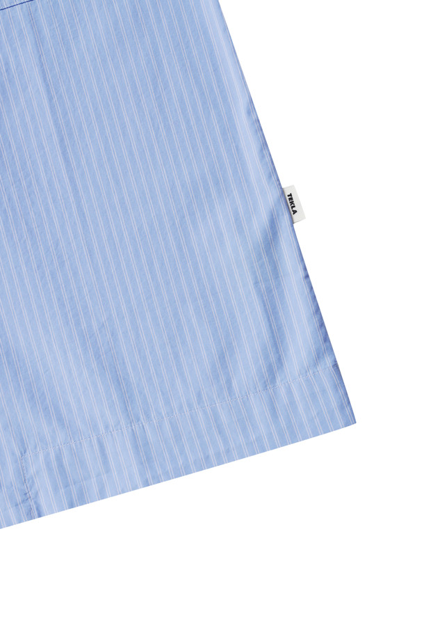 (테클라) 팝린 핀 스트라이프 셔츠는 부드러운 면 소재로 제작되어 편안한 착용감을 선사합니다. 오버핏으로 디자인되어 트렌디한 스타일을 연출하며, 가슴 포켓 디테일과 프렌치 솔기 마감으로 완성도를 높였습니다. Oeko-Tex® Standard 100 인증을 받아 안심하고 입을 수 있으며, 봄, 여름 시즌 데이트룩 또는 카페룩에 잘 어울립니다. 미니멀, 캐주얼, 클래식한 스타일을 모두 소화하며, 블루 컬러의 핀 스트라이프 패턴이 돋보이는 셔츠입니다. 긴 소매 기장과 레귤러 기장으로 어떤 룩에도 활용하기 좋습니다.
