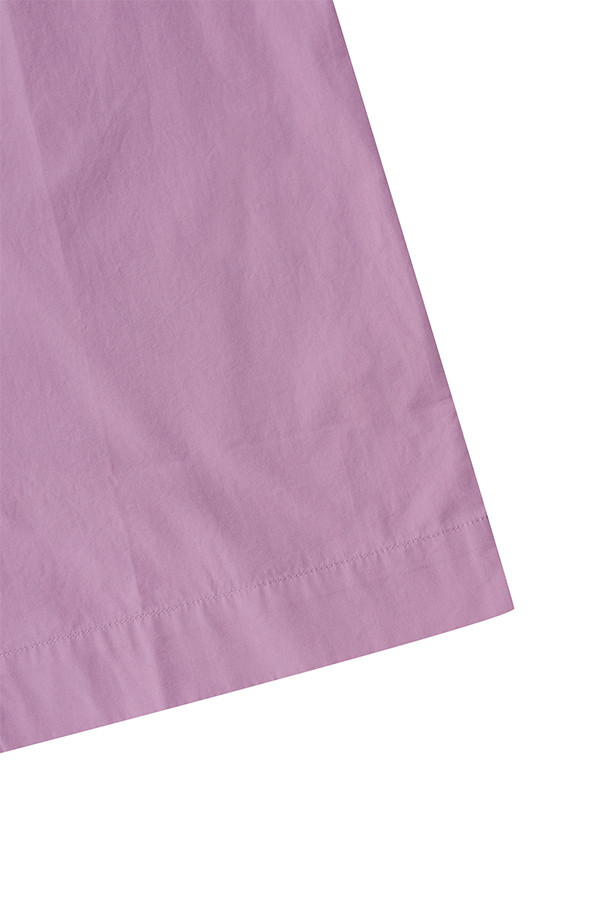 Poplin 롱 슬리브 셔츠 - 퍼플 핑크는 남녀 모두 착용 가능한 베이직 스타일의 셔츠입니다. 봄, 가을에 적합하며, 일상에서 편안하게 착용할 수 있습니다. 부드러운 면 소재로 제작되었으며, 얇은 두께감과 오버핏으로 제작되어 편안한 착용감을 선사합니다. 가슴 포켓과 프렌치 솔기 디테일이 돋보이며, Oeko-Tex® Standard 100 인증을 획득하여 안심하고 착용할 수 있습니다. 스톤워시 처리로 자연스러운 색감과 부드러운 촉감을 더했습니다. 데이트룩, 카페룩 등 다양한 TPO에 미니멀, 클래식, 캐주얼 스타일로 연출해보세요.
