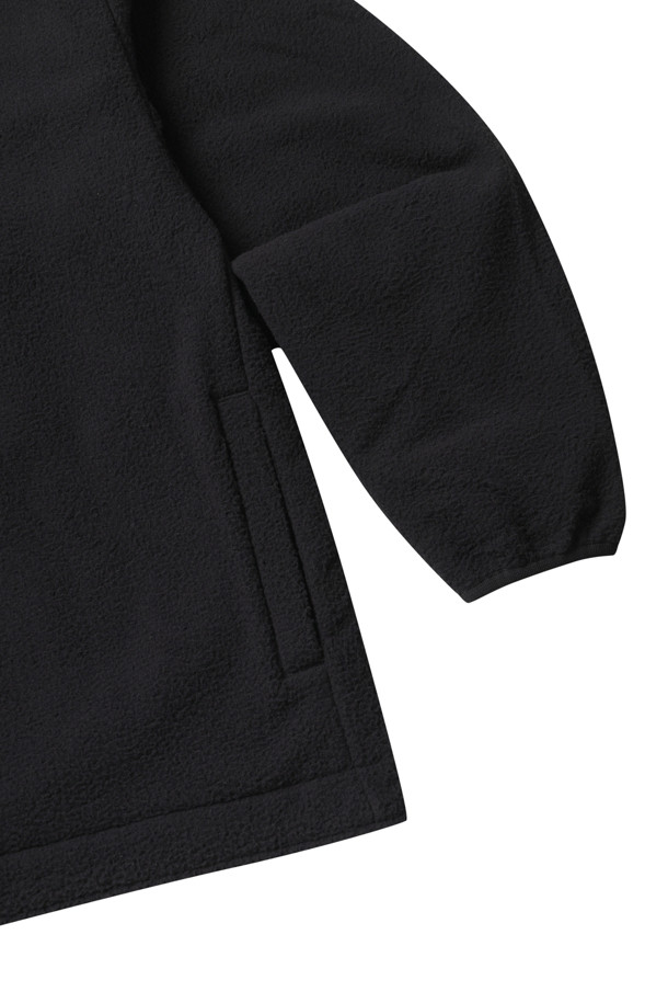 (NANAMICA) 리버서블 도크 재킷 - 블랙은 가을, 겨울 시즌에 어울리는 남성용 아우터입니다. 캐주얼, 미니멀, 클래식 스타일을 아우르며, 일상복으로 활용하기 좋습니다. 블랙 컬러의 무지 디자인에 오버핏으로 제작되었으며, 두꺼운 두께감과 부드러운 촉감이 특징입니다. 리버서블 코트 타입으로 비불소계 발수 가공 및 리사이클 소재를 사용하여 기능성과 친환경성을 모두 갖추었습니다. 밑단 어드저스터와 긴 소매, 집업 여밈 방식으로 편안한 착용감을 제공합니다.
