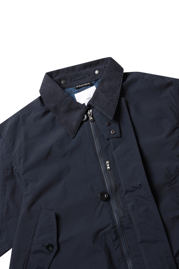 (NANAMICA) 2L PERTEX UNLIMITED FIELD 재킷 - 다크 네이비는 남성용 아우터입니다. 봄, 가을 계절에 어울리는 레귤러핏 필드 재킷으로, 캐주얼 및 아웃도어 스타일을 연출할 수 있습니다. 다크 네이비 컬러의 무지 디자인이며, 방수 및 투습 기능의 PERTEX 소재와 나일론 소재를 혼방하여 제작되었습니다. 탈부착 후드, 멀티 포켓, 체크무늬 안감, 스로트 탭 등의 특징을 갖추고 있으며, 여행, 산책, 캠핑 등 다양한 TPO에 활용하기 좋습니다. 캐주얼, 고프코어 및 미니멀 스타일을 즐기는 분들께 추천합니다.
