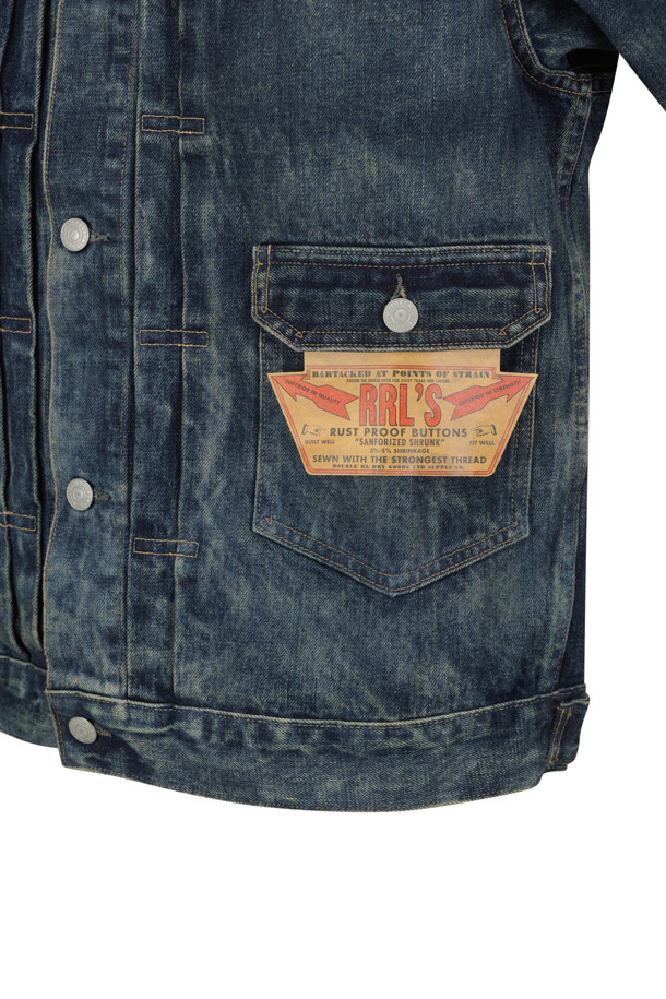 웨스트뷰 데님 트러커 재킷 - 웨스트뷰 워시는 캐주얼과 클래식 스타일을 아우르는 남성용 데님 재킷입니다. 봄, 가을에 어울리는 중간 두께감의 레귤러핏 데님 재킷으로, 뻣뻣한 촉감이 특징입니다. 블루 컬러의 무지 디자인이며, 버튼 여밈 방식과 긴 소매 기장으로 제작되었습니다. 스트레이트 칼라, 버튼 플래킷, 버튼 커프스, 앞면 포켓 2개, 뒷면 사이즈 조절 탭, 가죽 패치 등의 디테일이 돋보입니다. 데이트룩과 봄 소풍룩에 활용하기 좋은 아이템입니다.
