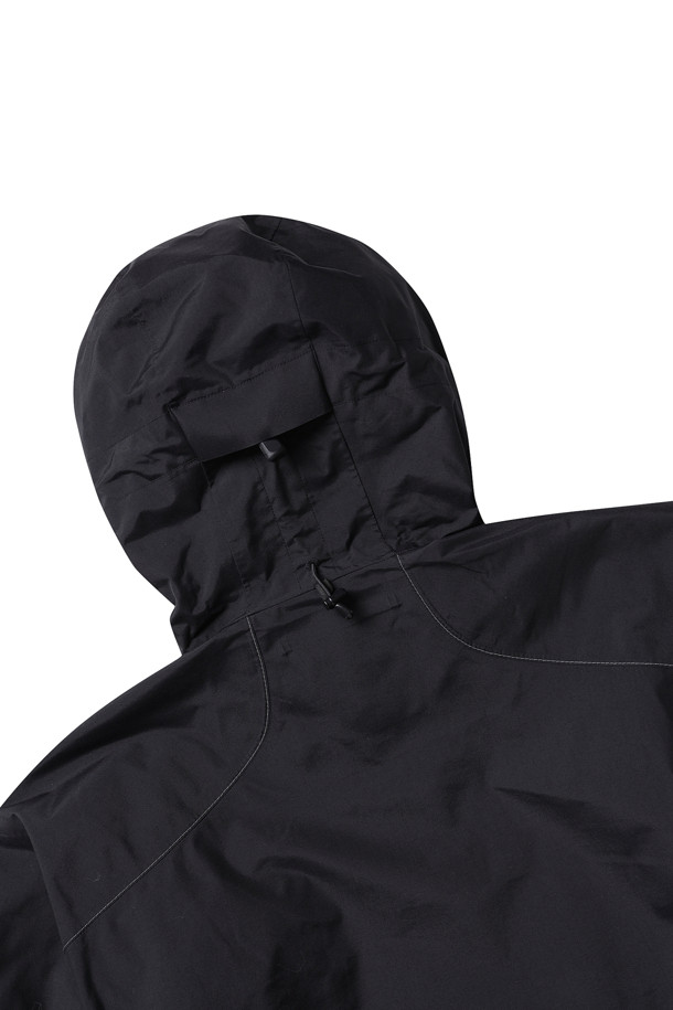 AND WANDER - 아노락/바람막이 - (AND WANDER) 2.5L hiker rain jacket - black