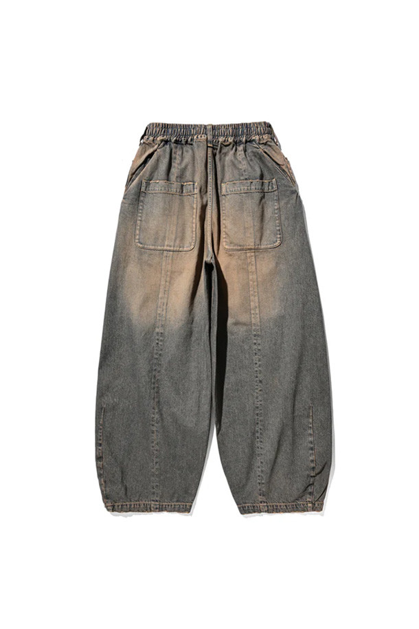 (CLESSTE) 빈티지 브라운 컬러의 셀비지 데님 팬츠입니다. 남성용으로, 빈티지 무드와 캐주얼 스타일을 연출하기 좋습니다. 두꺼운 데님 소재에 뻣뻣한 촉감, 루즈핏과 와이드 핏으로 편안함을 더했습니다. 사계절 착용 가능하며, 빈티지 워싱과 트위스트 디자인이 특징입니다. 일상복으로 개성 있는 스타일을 완성해보세요.
