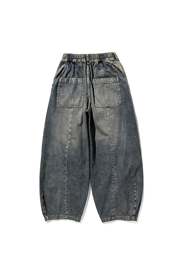 (CLESSTE) 빈티지 데님 셀비지 매시브 트위스트 팬츠 - 빈티지 인디고는 남성용 데님 팬츠입니다. 빈티지 인디고 컬러의 무지 디자인으로, 봄, 가을에 어울리는 두꺼운 두께감의 와이드 핏 긴바지입니다. 셀비지 디테일과 빈티지 워싱으로 빈티지 및 캐주얼 스타일을 연출하며, 루즈핏으로 편안한 착용감을 선사합니다. 데이트룩과 캠핑룩, 캐주얼 및 미니멀 스타일 연출에 적합합니다.
