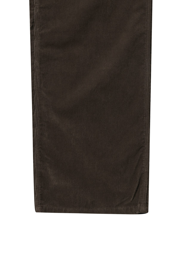 (NANAMICA) 코듀로이 도크 팬츠 - 브라운은 캐주얼, 클래식, 미니멀 스타일을 모두 아우르는 남성용 코듀로이 팬츠입니다. 가을, 겨울 시즌에 적합하며, 데일리룩과 모임룩으로 활용하기 좋습니다. 부드러운 촉감의 코듀로이, 면, 폴리에스테르 혼방 소재로 제작되어 편안한 착용감을 선사합니다. 레귤러핏에 긴 기장으로, 드로스트링 밴딩과 지퍼 여밈 디테일을 갖춘 무지 디자인의 두꺼운 바지입니다. 브라운 컬러로 다양한 상의와 매치하여 스타일리시한 연출이 가능합니다.
