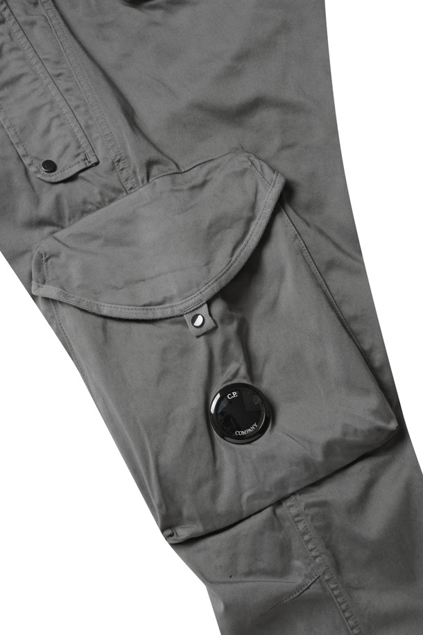 C.P COMPANY - 캐주얼팬츠 - Stretch Sateen Utility Cargo Lens Pants - SMOKED PEARL