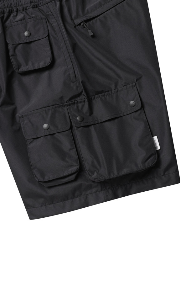 고어텍스 윈드스토퍼 퍼펙트 피싱 쇼츠 - 블랙은 남성용 숏팬츠로, 낚시와 일상에서 모두 활용 가능한 실용적인 아이템입니다. 봄, 여름 계절에 적합하며, 방풍 및 방수 기능을 갖춘 고어텍스와 윈드스토퍼 소재를 사용하여 쾌적함을 유지합니다. 레귤러핏으로 편안한 착용감을 제공하며, 멀티 포켓 디자인으로 수납성을 높였습니다. 스포티, 캐주얼, 고프코어 스타일을 연출하기 좋으며, 여행, 휴가, 캠핑 등 다양한 TPO에 활용하기 좋습니다.
