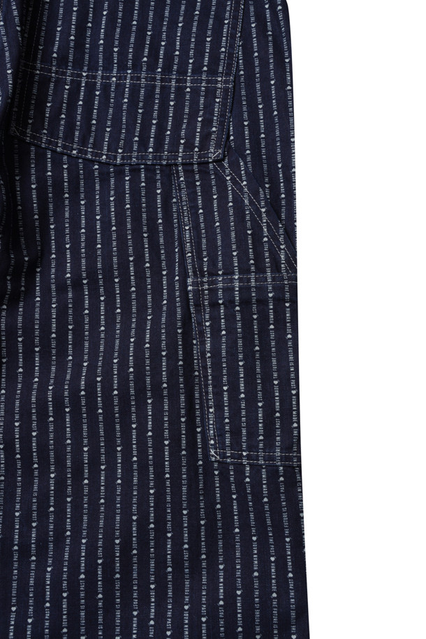 **WABASH WORK PANTS - 인디고**

이번 시즌, 워크웨어와 캐주얼 스타일을 모두 만족시키는 와바시 워크 팬츠를 만나보세요. 남성용으로 출시된 이 바지는 인디고 컬러의 데님 소재에 탈염 프린트 로고 스트라이프 패턴을 더해 빈티지한 멋을 살렸습니다. 봄, 가을 계절에 어울리며, 레귤러 핏으로 편안한 착용감을 제공합니다. 하트 리벳, 황동 버튼 디테일이 돋보이며, 커버올 재킷과 함께 셋업으로 연출하여 더욱 완성도 높은 스타일을 완성할 수 있습니다. 동네 마실룩이나 가을 나들이룩에 훌륭한 선택이 될 것입니다.
