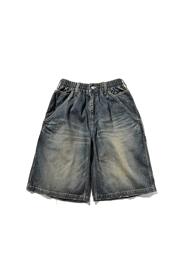 (CLESSTE) 빈티지 데님 워커 하프 팬츠 - 빈티지 인디고는 워크웨어와 캐주얼 스타일을 모두 아우르는 남성용 하프 팬츠입니다. 사계절 모두 착용 가능하며, 여행룩과 캠핑룩에 잘 어울립니다. 10.5oz의 데님 소재로 제작되었으며, 빈티지 오버다잉 처리로 독특한 색감을 연출합니다. 루즈핏으로 편안한 착용감을 제공하며, 셀비지 데님, 페인터 팬츠 디자인, 뒷면 유틸리티 포켓, 내부 드로코드 등의 디테일이 돋보입니다. 로우/하이 웨이스트로 다양하게 연출할 수 있습니다.
