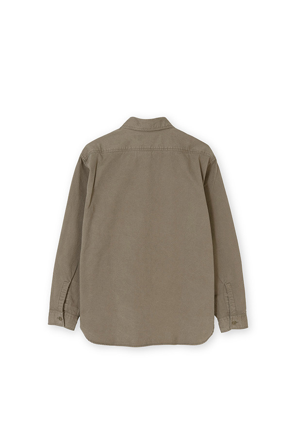 다크 베이지 색상의 WASHED WORK SHIRT (워시드 워크 셔츠)입니다. 면 소재로 제작되어 부드러운 촉감을 자랑하며, 사계절 내내 착용하기 좋습니다. 스탠다드 핏에 레귤러 기장으로, 베이직하면서 빈티지한 스타일을 연출합니다. 가슴 포켓, 캣아이 버튼, 스티치 디테일이 특징이며, 트윌 바이오 워싱, 가먼트 워싱, 후워싱 공법으로 내구성을 높였습니다. 출근룩, 비즈니스 캐주얼, 클래식, 미니멀, 워크웨어 스타일을 즐겨 입는 분들께 추천합니다.
