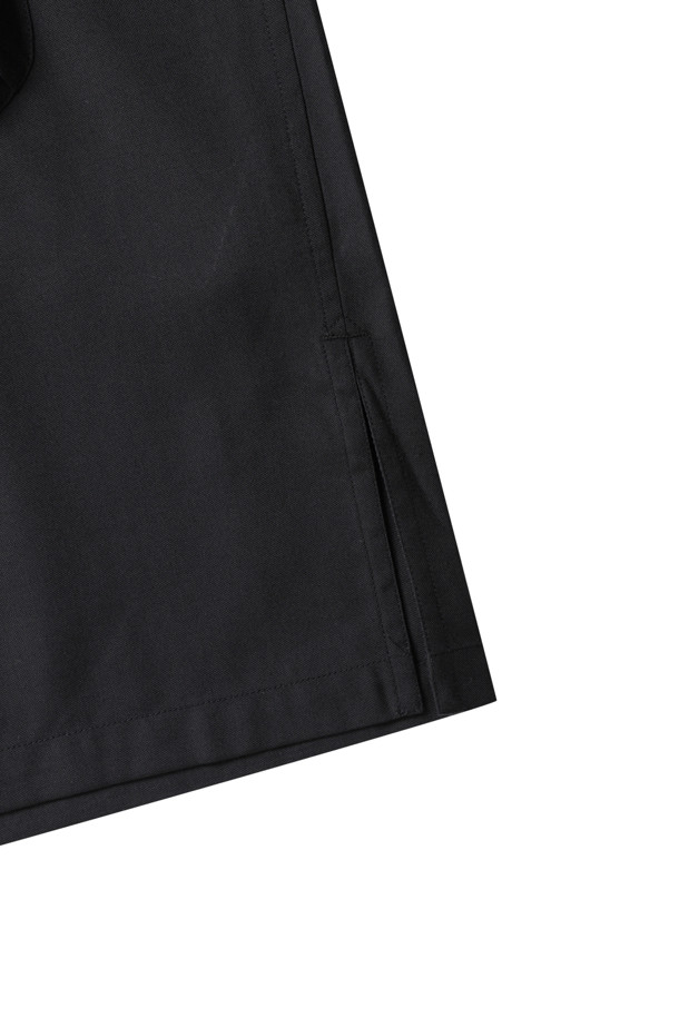 TECH SPORTS 오픈 칼라 셔츠 L/S - 블랙은 남성용 셔츠로, 스포츠 활동과 일상 모두에 활용하기 좋은 제품입니다. 블랙 컬러의 무지 디자인에 오버핏으로 제작되어 스포티하면서도 캐주얼한 스타일을 연출합니다. 오픈 칼라 디자인과 긴 소매 기장이 특징이며, 앞면에는 대형 포켓이 있어 실용성을 더했습니다. 산책룩이나 여행룩으로 활용하기 좋으며, 미니멀한 스타일을 선호하는 분들께도 적합합니다. 사계절용으로 제작되어 다양한 계절에 활용할 수 있습니다.
