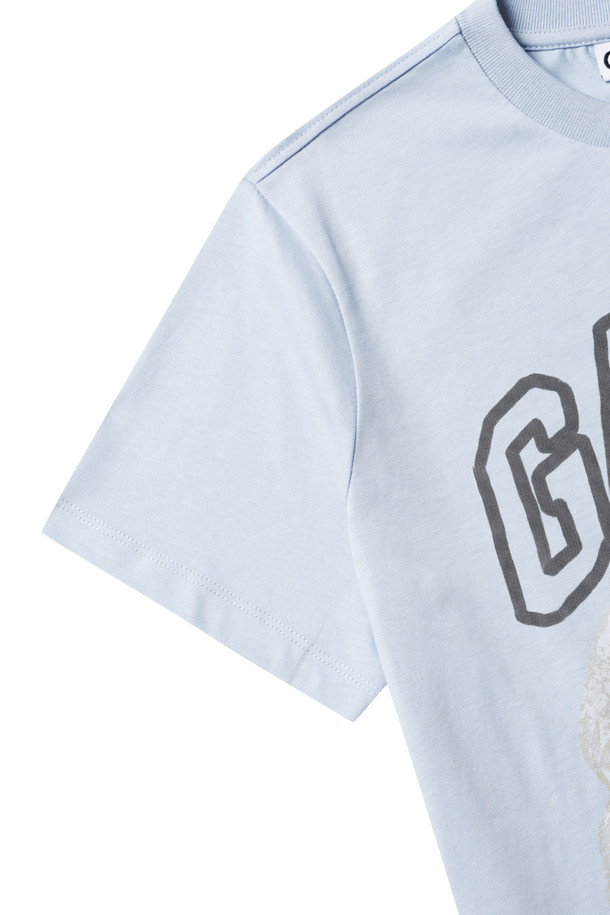 베이직 코튼 저지 애니멀 릴렉스 티셔츠 - 샹브레이 블루는 부드러운 면 저지 소재로 제작되어 편안한 착용감을 선사합니다. 라운드넥 디자인에 릴렉스 핏으로 제작되어 캐주얼하고 편안한 스타일을 연출합니다. 봄, 여름 시즌에 어울리는 얇은 두께감으로 시원하게 착용할 수 있으며, 동물을 모티브로 한 귀여운 그래픽 프린트가 특징입니다. 동네 마실룩이나 봄 소풍룩으로 활용하기 좋은 아이템이며, 미니멀한 스타일을 선호하는 분들께 추천합니다. 샹브레이 블루 컬러로 시원하고 산뜻한 느낌을 더했습니다.
