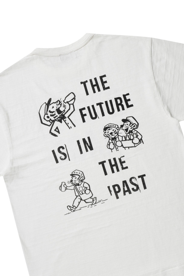 그래픽 티셔츠 -HM29TE002 화이트입니다. 남성용으로, 봄, 여름에 착용하기 좋은 캐주얼 스타일의 반소매 티셔츠입니다. 슬러브 원단을 사용하여 부드러운 촉감을 제공하며, 앞뒤 그래픽과 워싱 가공으로 디자인 포인트를 더했습니다. 레귤러 핏에 라운드넥으로 편안하게 착용 가능하며, 일상생활과 여행 시에도 활용하기 좋습니다. 미니멀한 스타일을 선호하는 분들께 추천합니다.
