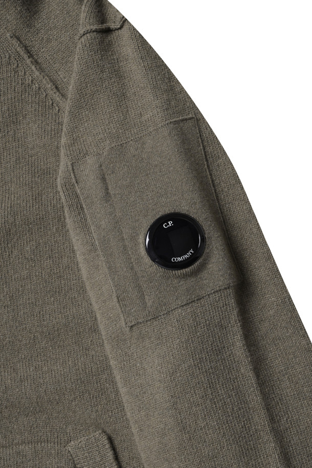 C.P COMPANY - 가디건 - (C.P. COMPANY) LAMBSWOOL GRS BUTTONED CARDIGAN - 17CMKN048A110149A WALNUT