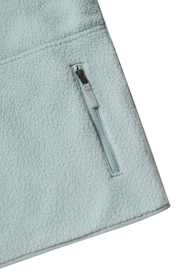 (파타고니아) 여성용 레트로 파일 플리스 마서피얼 - 써멀 블루는 부드러운 촉감과 뛰어난 보온성을 자랑하는 여성용 플리스 재킷입니다. 가을, 겨울 시즌에 적합하며 일상 및 아웃도어 활동 모두 활용 가능합니다. 캐주얼, 스포티한 스타일을 연출하기 좋으며, 무지 패턴과 레귤러핏으로 편안한 착용감을 선사합니다. 긴 소매, 집업 스타일, 가슴 및 사이드 포켓 디테일이 돋보이며, 리사이클 소재를 사용하여 환경까지 생각했습니다. 산책, 등산, 겨울철 데일리룩에 활용하여 따뜻하고 스타일리시한 룩을 완성해보세요.
