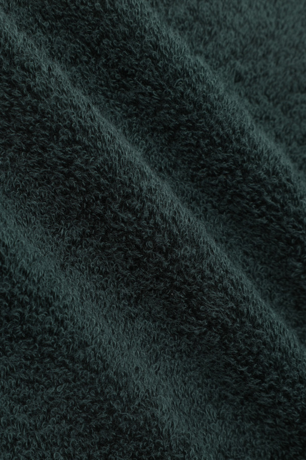 테리 워시클로스(Forest Green) 30X30은 욕실 사용에 적합한 면 소재의 수건입니다. 포레스트 그린 색상의 무지 디자인으로, 흡습 기능이 뛰어나 부드러운 사용감을 선사합니다. 튼튼한 행거 루프와 더블 스티치 처리된 밑단, 견고한 모서리 마감으로 내구성을 높였습니다. Oeko-Tex® Standard 100 인증을 받아 안심하고 사용할 수 있는 워시클로스입니다. 30x30cm 크기로, 실용적인 욕실용품을 찾으시는 분들께 추천합니다.
