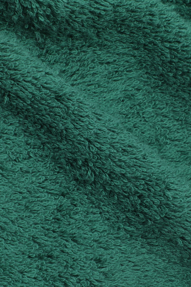 테리 게스트 타월 (30X50) - 틸 그린은 욕실용으로 제작된 무지 타월입니다. 틸 그린 색상으로, 부드럽고 산뜻한 분위기를 연출합니다. 견고한 행거 루프와 더블 스티치 처리, 꼼꼼한 모서리 마감으로 내구성을 높였습니다. Oeko-Tex® Standard 100 인증을 받아 안심하고 사용할 수 있습니다. 욕실 공간에 포인트를 더하고 싶은 분들께 추천합니다.
