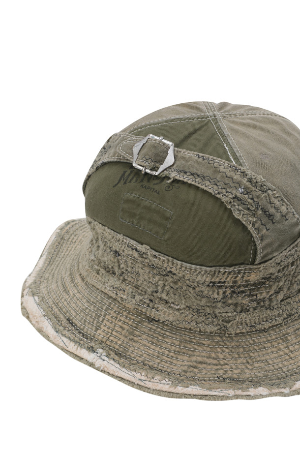 (캐피탈) 치노 올드 맨 앤 더 씨 햇 - EK-1499XH 카키는 면 소재에 뻣뻣한 촉감으로 제작된 버킷햇입니다. 남녀 공용으로 착용 가능하며 봄, 여름, 가을 계절에 적합합니다. 중간 챙 넓이와 보통 깊이의 이 모자는 일상, 산책, 여행 등 다양한 TPO에 어울립니다. 빈티지 워싱과 보로 패턴의 디자인이 특징이며, 캐주얼, 미니멀, 워크웨어 스타일을 연출하기 좋습니다. 조임 스트랩과 로고 장식이 돋보이는 카키색 모자로, 개성 있는 스타일을 완성해보세요.
