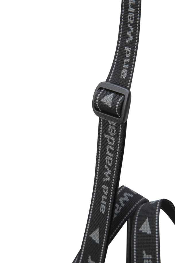 (앤드 원더) 실 토트 백 - 블랙은 미니멀하고 캐주얼한 스타일의 남성용 토트백입니다. 20L 용량의 미디엄 사이즈로, 일상 및 여행에 적합하며, 재활용 소재를 사용한 친환경 제품입니다. 방수 기능을 갖춘 ECOPAK 원단을 사용하여, 내수압 20,000mm로 제작되었습니다. 사각형 모양에 조임용 끈으로 잠그는 방식이며, 가볍고 포켓 타블하여 편리하게 사용할 수 있습니다. 블랙 색상의 무지 디자인으로 어떤 스타일에도 쉽게 매치할 수 있습니다.
