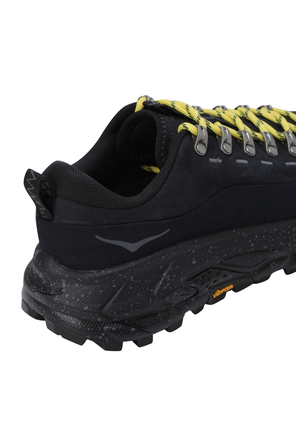 TOR SUMMIT (토르 써밋) - BLACK/BLACK은 남성용 운동화로, 하이킹과 일상생활 모두에 적합한 사계절용 신발입니다. 블랙 컬러의 라운드 앞코 디자인에 끈으로 여미는 스타일이며, 지그재그 패턴이 특징입니다. Vibram® 메가그립 아웃솔을 사용하여 접지력을 높였으며, 플랫 형태의 낮은 굽으로 편안한 착용감을 제공합니다. 등산룩, 산책룩, 여행룩에 매치하여 고프코어, 캐주얼, 스포티 스타일을 연출할 수 있습니다.
