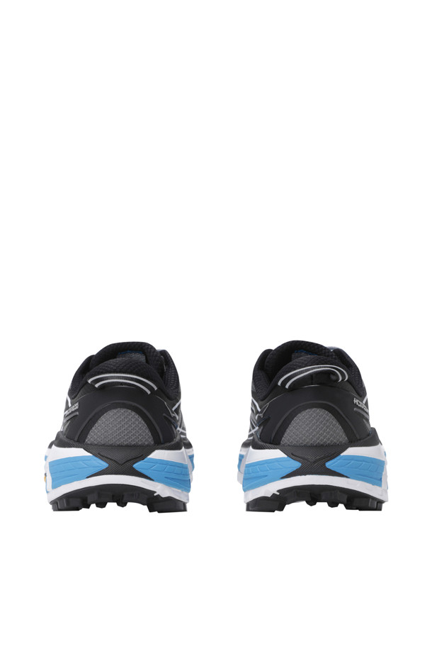 마페이 스피드 2 - 블랙 / 화이트는 남성용 운동화입니다. 라운드 앞코에 무지 패턴, 끈형 여밈, 로우탑 디자인으로 미니멀, 스포티, 캐주얼 스타일을 연출합니다. 합성 소재를 사용하여 사계절 활용 가능하며, 쿠셔닝과 메타로커가 적용되어 장거리 활동에 적합합니다. 비브람 메가-그립 밑창으로 접지력을 높였습니다.
