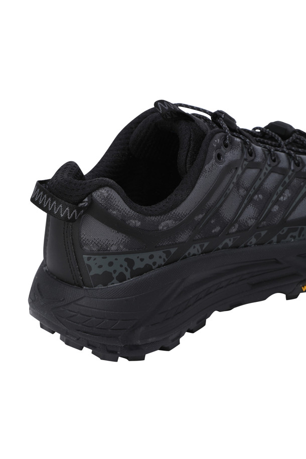 스텔스/테크 마파테 쓰리2 (블랙/카본 블랙)는 남성용 운동화입니다. 엔지니어드 메시 갑피와 뱀 디자인 패턴이 특징이며, 사계절 모두 착용 가능합니다. 끈으로 여미는 스타일이며, 운동 및 일상생활에서 폭넓게 활용할 수 있습니다. 캐주얼, 스포티, 미니멀 스타일을 선호하는 분들께 추천합니다.
