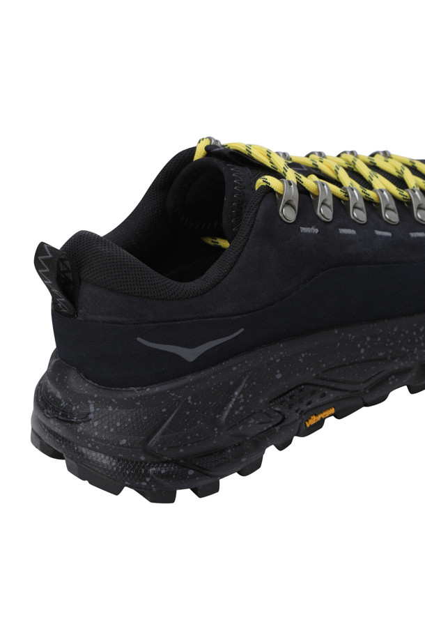 토르 써밋 블랙/블랙은 남성용 운동화로, 하이킹과 일상생활 모두에 적합한 사계절용 신발입니다. 블랙 컬러에 무지 패턴으로 디자인되었으며, 끈으로 여미는 스타일입니다. 지그재그 스티치 디테일이 돋보이며, Vibram® 메가그립 아웃솔을 사용하여 뛰어난 접지력을 제공합니다. 고프코어, 캐주얼, 미니멀 스타일을 즐기는 분들에게 산책룩, 여행룩, 등산룩에 매치하기 좋은 아이템입니다.
