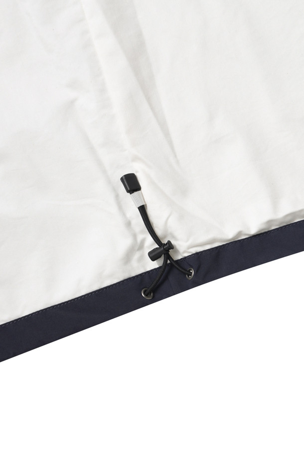 (NANAMICA) 2L 나일론 고어텍스 크루저 재킷 - 네이비는 남성용 아우터로, 일상과 아웃도어 활동 모두에 적합한 자켓입니다. 방수 및 투습 기능의 고어텍스 소재와 리사이클 나일론 겉감, 오가닉 코튼 안감, 쿨맥스 안감의 조합으로 뛰어난 기능성을 제공합니다. 밀리터리 스타일과 아웃도어 무드를 동시에 느낄 수 있으며, 봄, 가을, 겨울 계절에 착용하기 좋습니다. 레귤러 핏의 집업 스타일로, 여행, 등산, 캠핑 등 다양한 TPO에 활용 가능하며 고프코어, 미니멀, 클래식 스타일을 연출하기 좋습니다.
