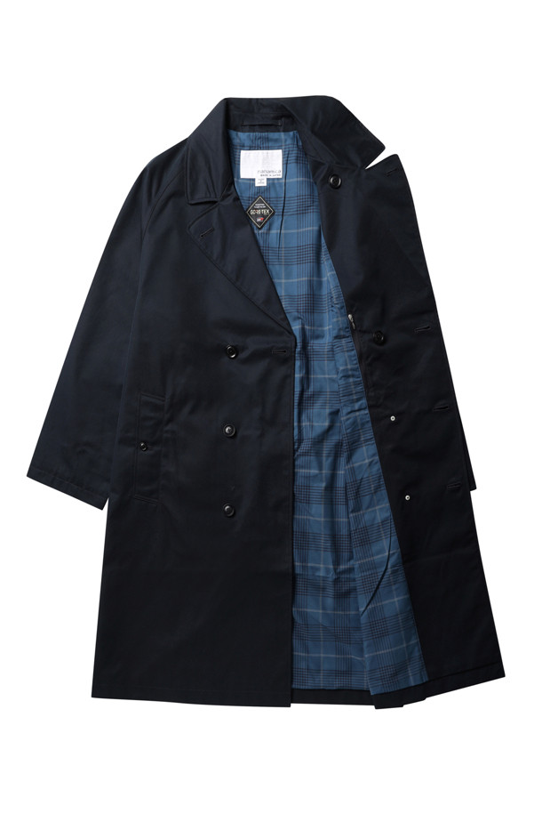 (NANAMICA) 2L 코튼 고어텍스 더블 브레스티드 코트 - 네이비는 클래식한 스타일을 추구하는 분들을 위한 아우터입니다. 면과 고어텍스 소재를 사용하여 봄, 가을에 착용하기 적합하며, 방수 기능을 갖춰 실용성을 더했습니다. 릴렉스 핏과 롱 기장으로 편안한 착용감을 선사하며, 더블 버튼 여밈 방식으로 세련된 디자인을 완성했습니다. 라글란 슬리브, 내부 포켓, 심테이프 디테일이 돋보이며, 오피스룩, 비즈니스 캐주얼, 출근룩 등 다양한 TPO에 활용 가능합니다.
