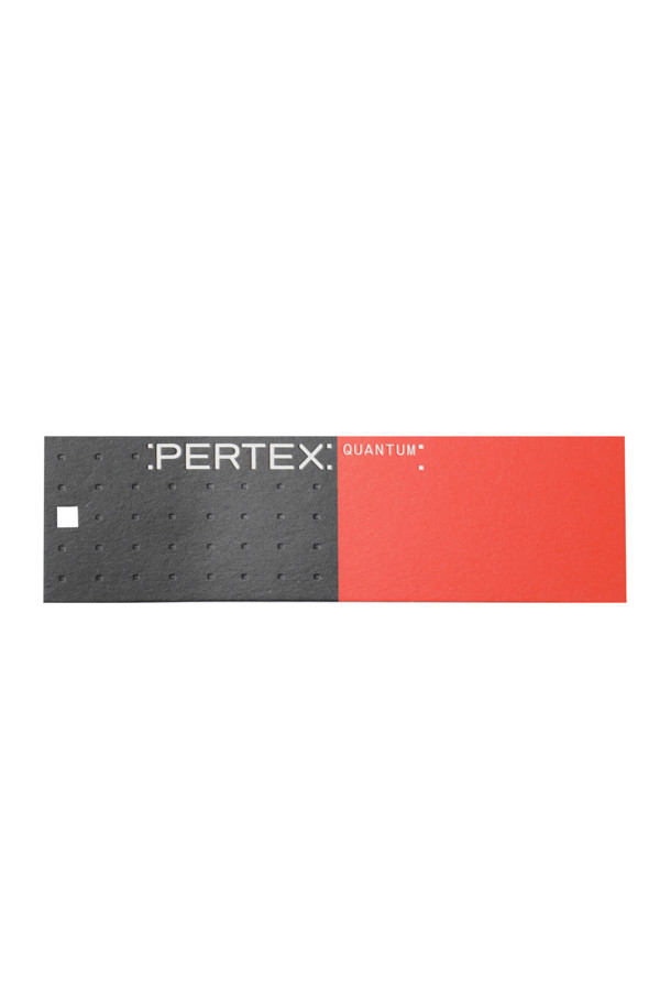 블랙 컬러의 PERTEX 윈드 자켓입니다. 가볍고 부드러운 퍼텍스 및 나일론 소재로 제작되어, 봄, 가을철 아웃도어 활동 및 일상에서 활용하기 좋습니다. 레귤러 핏에 집업 스타일로, 방풍, 발수, 통기성을 갖춰 변덕스러운 날씨에도 쾌적함을 유지하며, 재귀반사 기능으로 안전성을 더했습니다.
